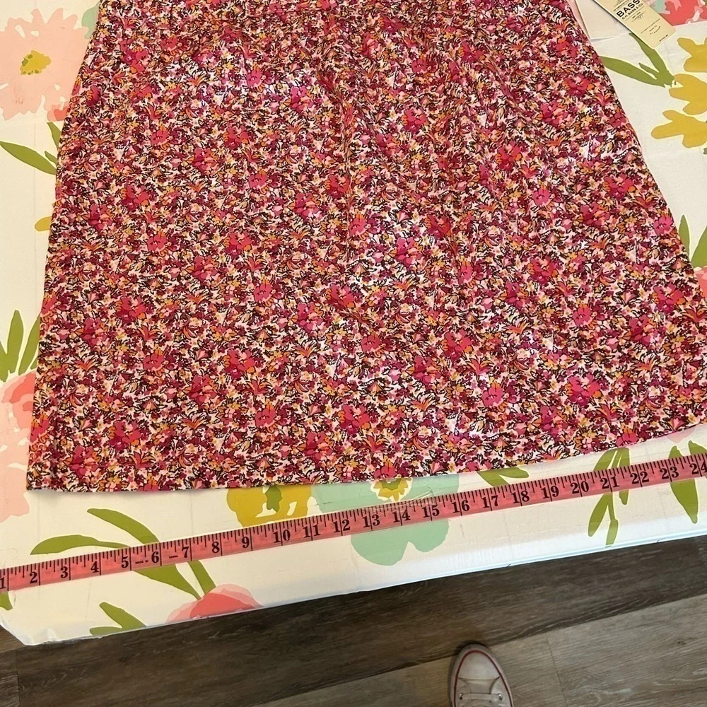 NWT Bass. Morandi rose. Size 1600% cotton floral print skirt.
